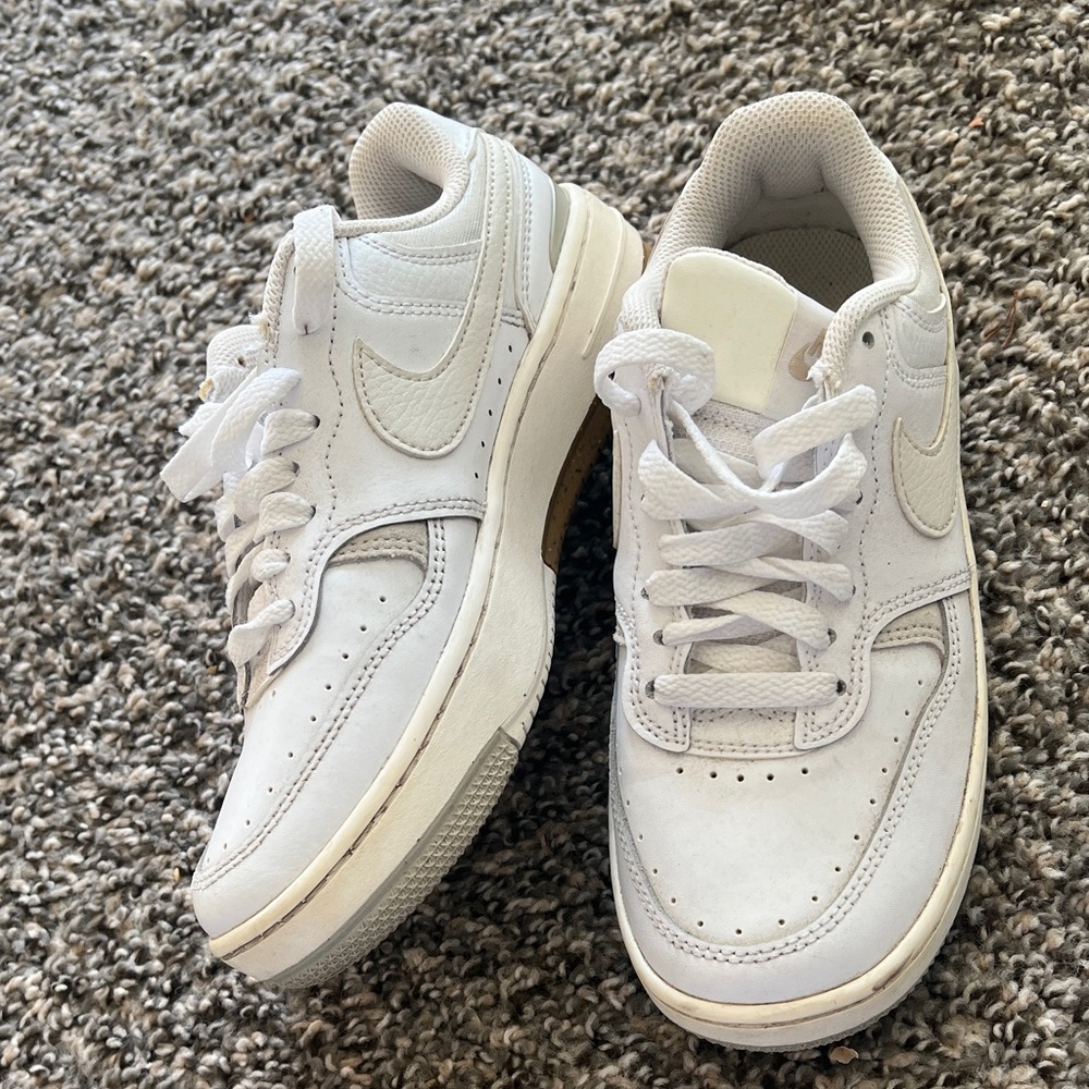 Nike Gamma Force Womens
Sneakers size 5
Size 7 used